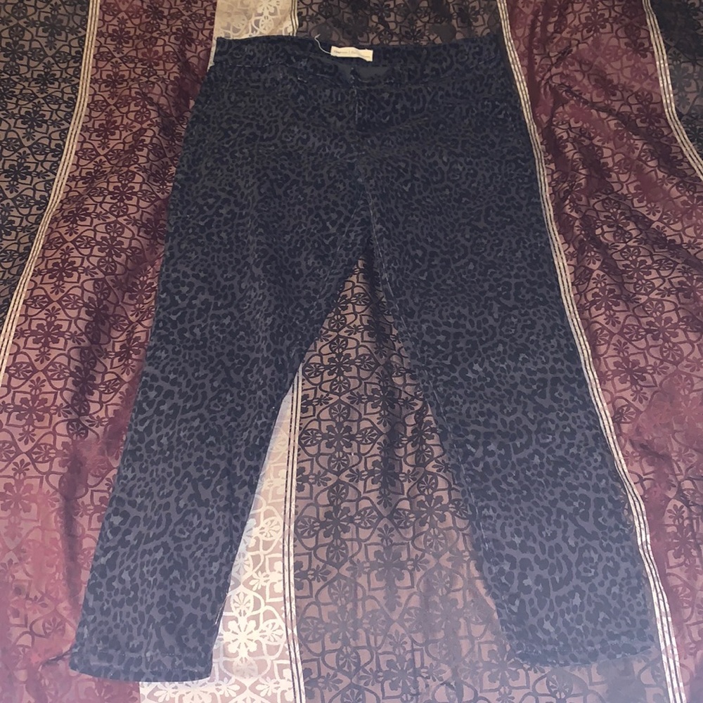 Basically new! Look like Jeans but fit like leggings :)